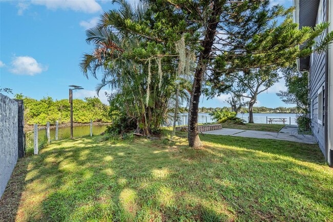 Building Photo - 9901 Bay Dr