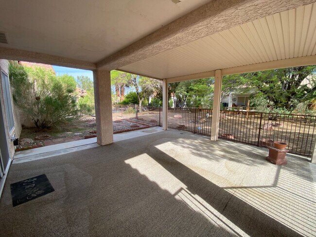 Building Photo - Sun City Summerlin - 55+ Community. Rare 2...