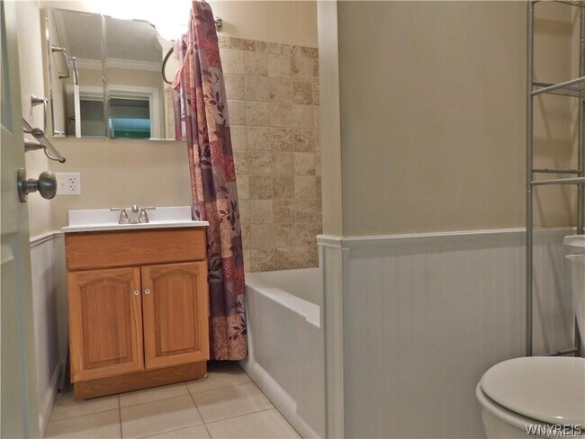 Building Photo - 172 Wellsville St