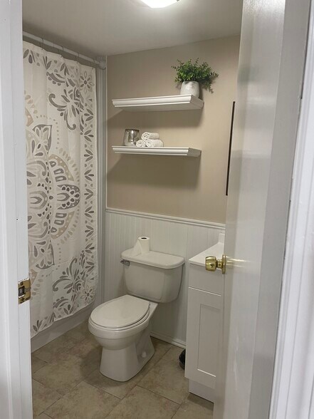 Building Photo - 22 Oneida Ave