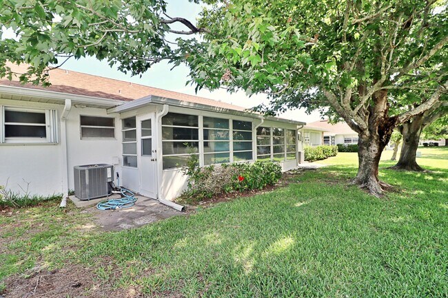 Building Photo - 831 Timberview Dr