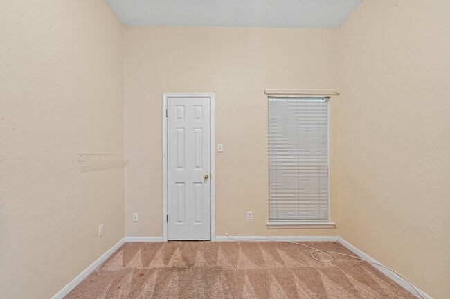 Building Photo - 406 Gina Dr