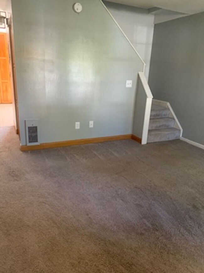 Building Photo - 967 Stratford Ct