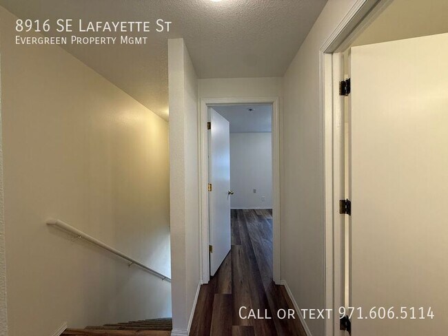 Building Photo - 8916 SE Lafayette St