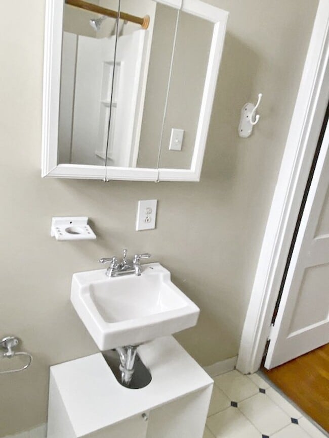 Building Photo - Sophisticated Living in The Fan: 2 Bedroom...
