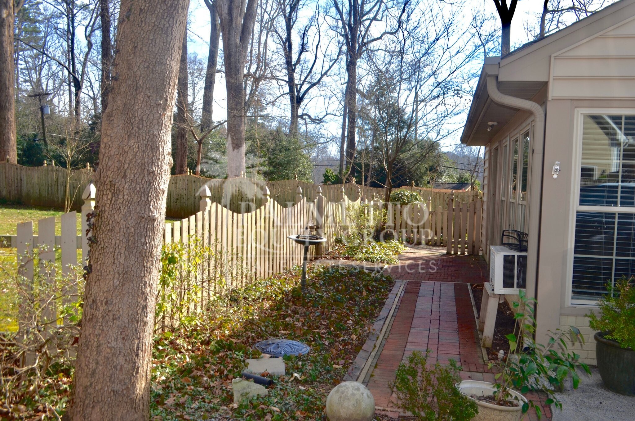 Building Photo - 102 Forestdale Dr