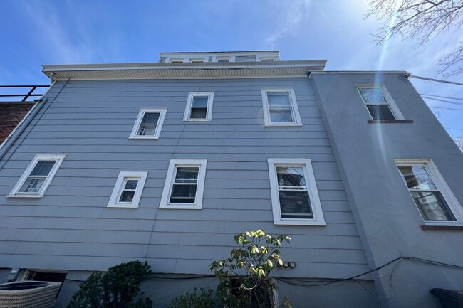 Building Photo - 206 Bellevue Ave