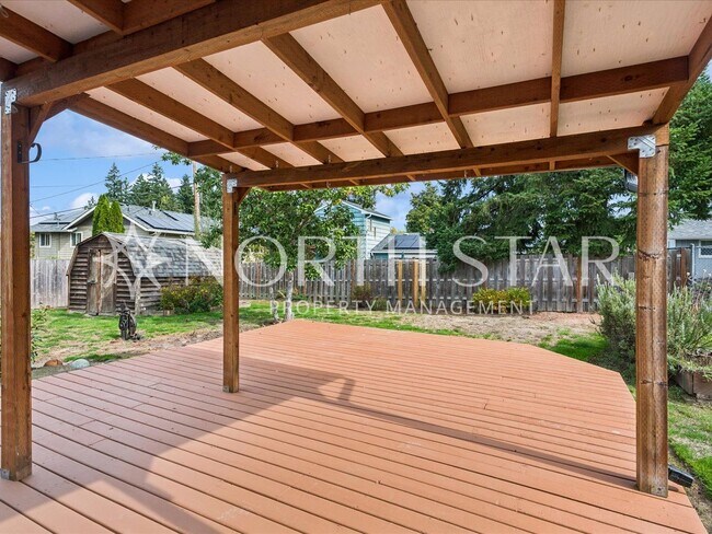 Building Photo - Charming Updated One-Level Home with Spacious Yard in Lake Oswego