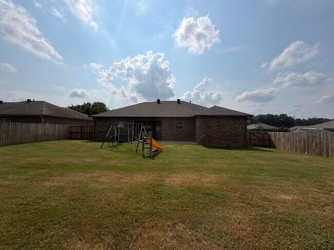 Building Photo - 12 Jaguar Dr