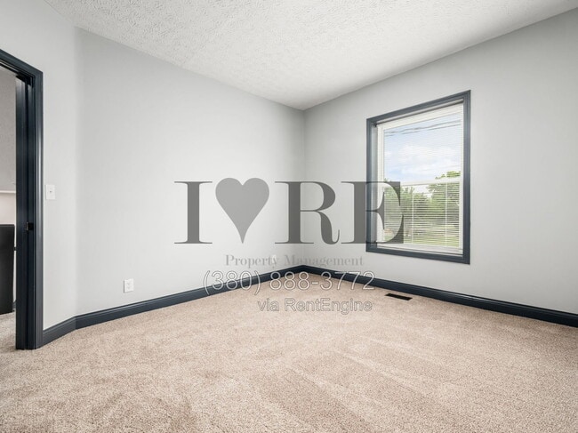 Building Photo - 806 Sullivant Ave