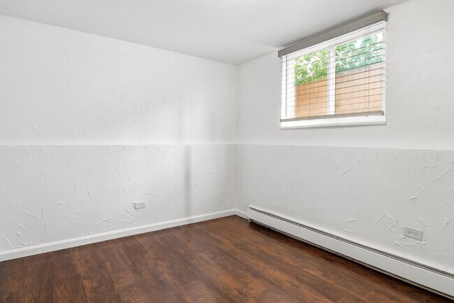 Building Photo - $1,520.95 - 2 bed, 1 bath updated ground floor Condo in Lakewood with In Unit Laundry