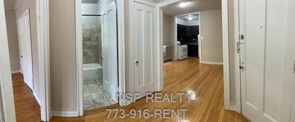 Building Photo - 4265 W Addison St