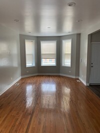 Building Photo - Spacious south side 5 bedroom beauty