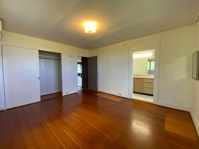 Building Photo - T1247ach