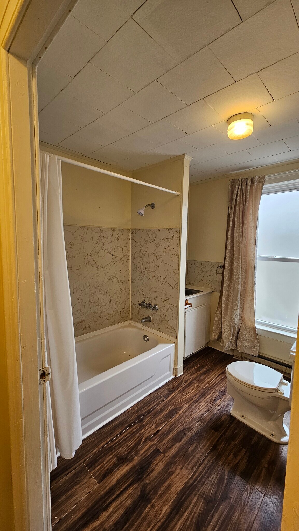 Building Photo - 160 E 2nd St