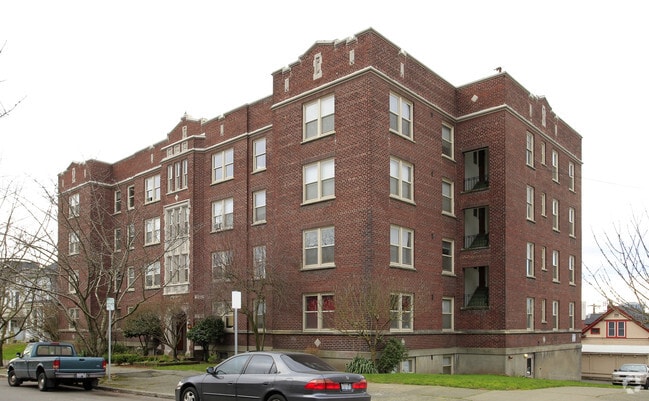 Primary Photo - Randolph Apartments