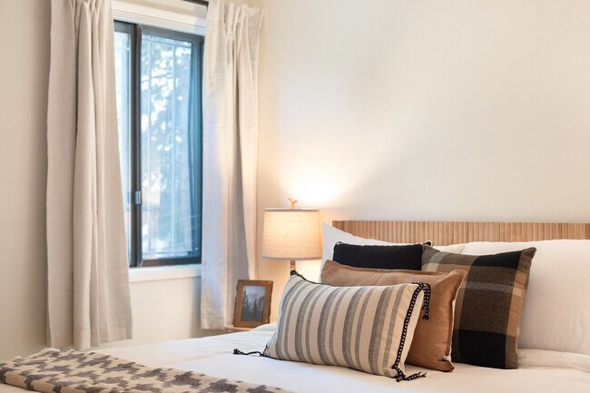 Building Photo - 6630 SW Capitol Hwy