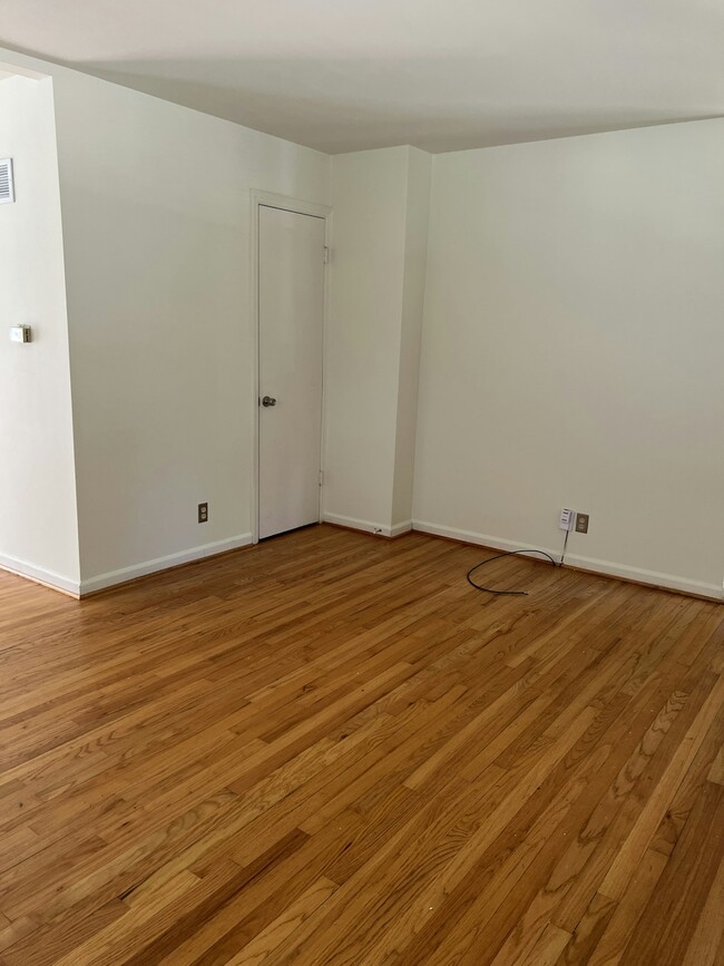 Building Photo - 4547 Mercier St