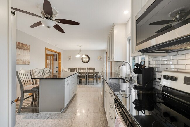 Building Photo - 119 Circle Dr