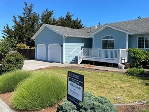 Building Photo - Lovely Single Level Home in Oak Harbor and...