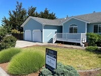 Building Photo - Lovely Single Level Home in Oak Harbor and...