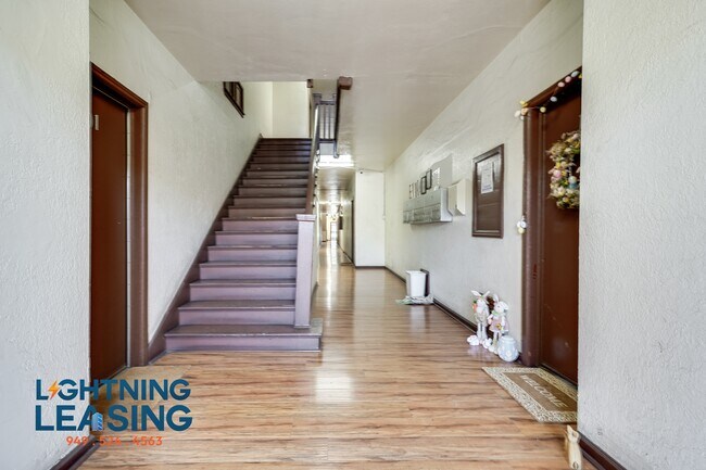 Building Photo - 423 N Coronado St