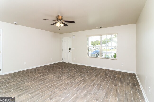Building Photo - 404 Scenic View Ct