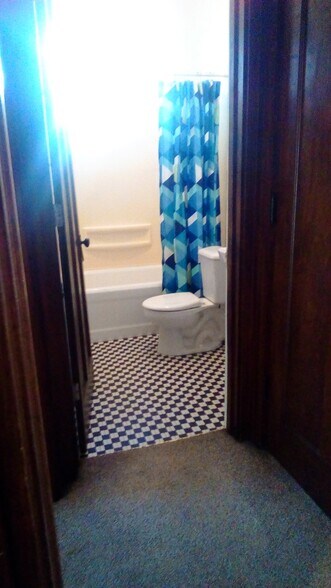 Bath - 27 State N St