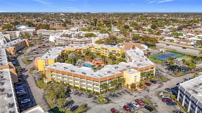 Building Photo - 6750 Royal Palm Blvd