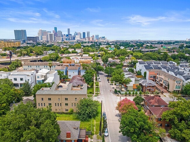 Building Photo - 1414 Rosewood St