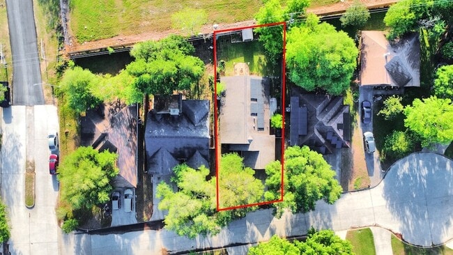 Building Photo - 1611 Bob White