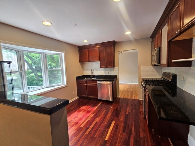 Building Photo - 1038 Cambridge Dr