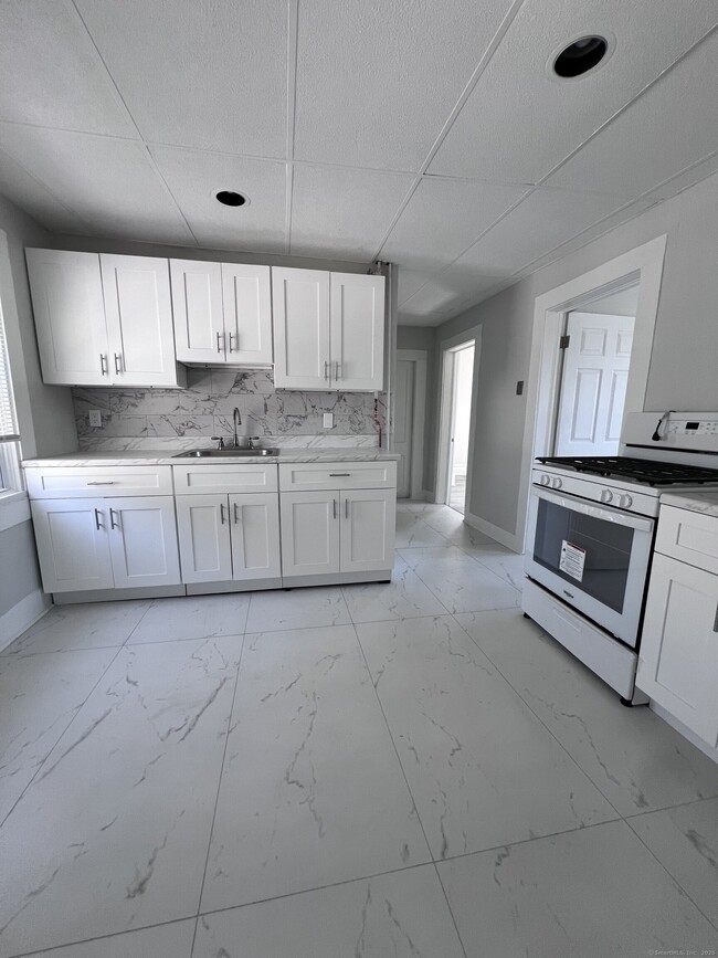 Building Photo - 81 Jetland St