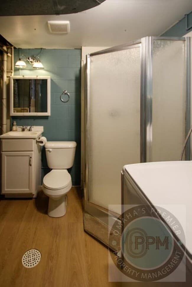 Building Photo - Charming 6 Bed 2 Bath Home Near the Offutt