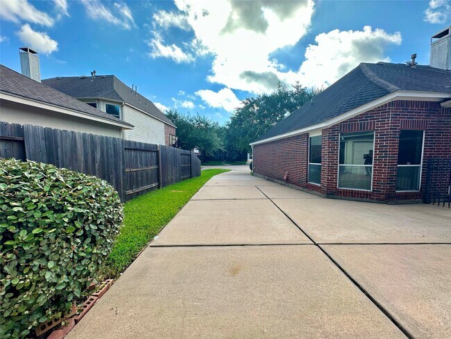 Building Photo - 1318 Cedar Terrace Ct