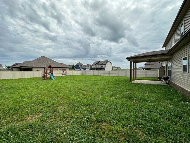 Building Photo - Beautiful 4 bedroom 2 1/2 Bath Home For Rent!