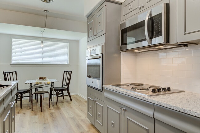 Building Photo - 502 Downshire Dr