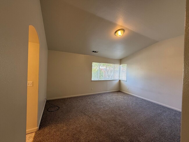 Building Photo - Single Story home in Sylvan School District!