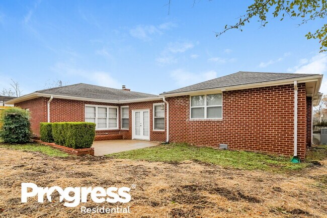 Building Photo - 207 Crest Dr
