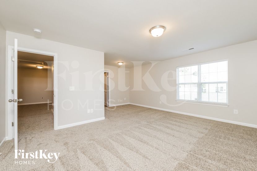 Building Photo - 3929 Creekmoore Dr