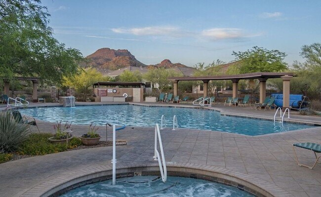 Building Photo - Gated Community!