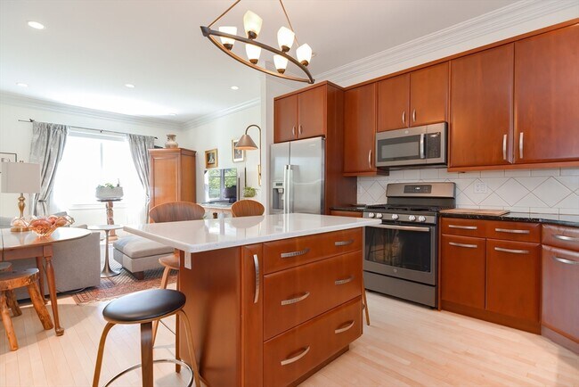 Building Photo - 3 Forest St