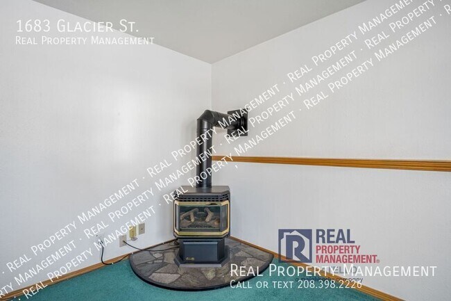 Building Photo - 1683 Glacier St