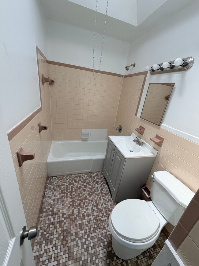 Building Photo - 6837 Guyer Ave