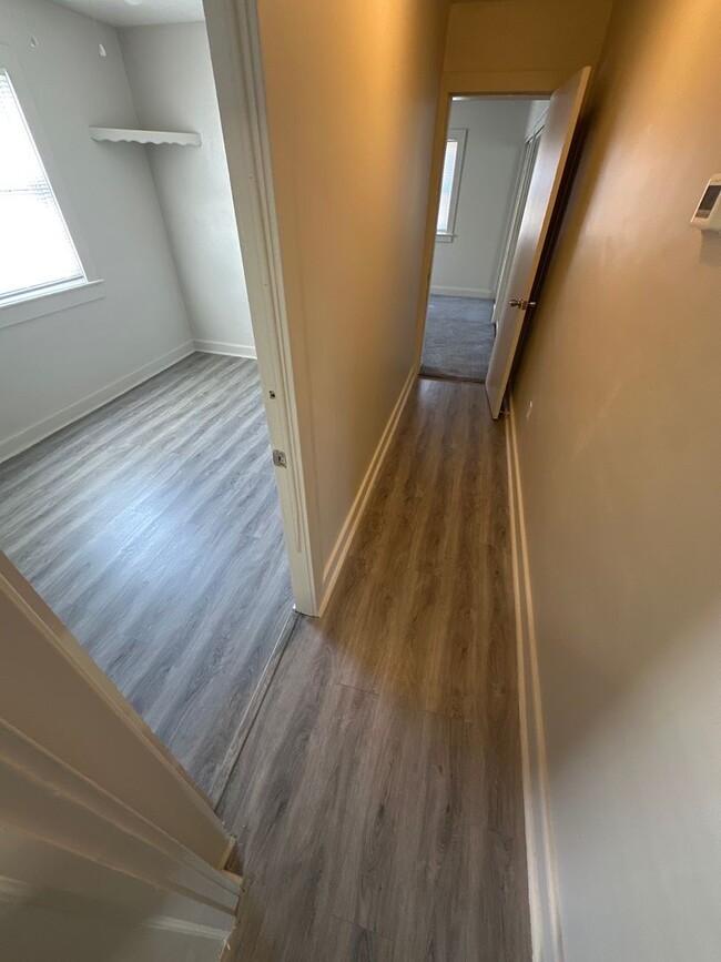 Building Photo - 3-bedroom ranch East York.