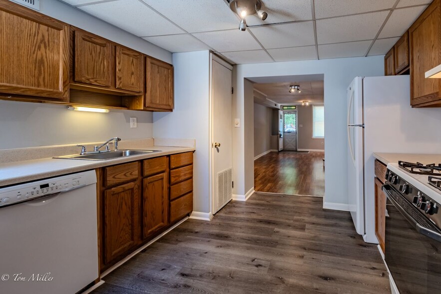 Building Photo - 608 S Milton Ave