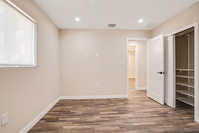 Building Photo - 6701 SW 49th Terrace