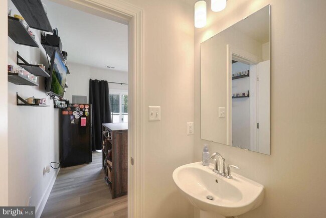 Building Photo - 10864 Foxtrot Cir