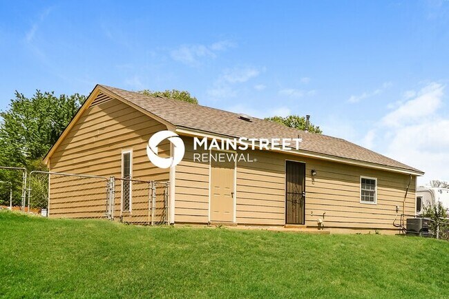 Building Photo - 3 Bedroom Pet-Friendly Home in Memphis, TN with Main Street Renewal