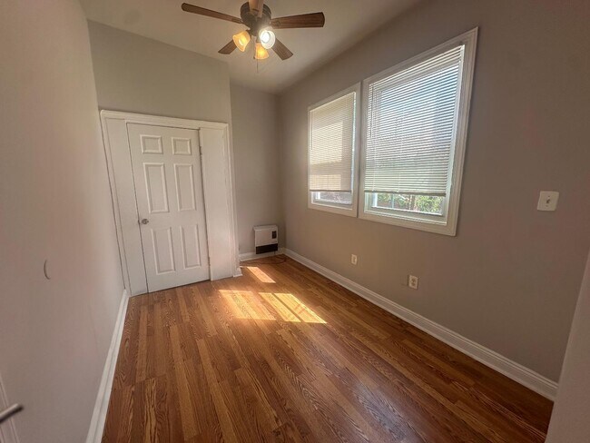 Building Photo - 1025 17th St NE